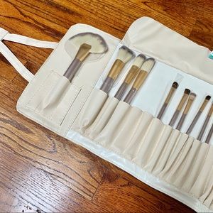18-Piece Make Up Brush Set with Travel Case